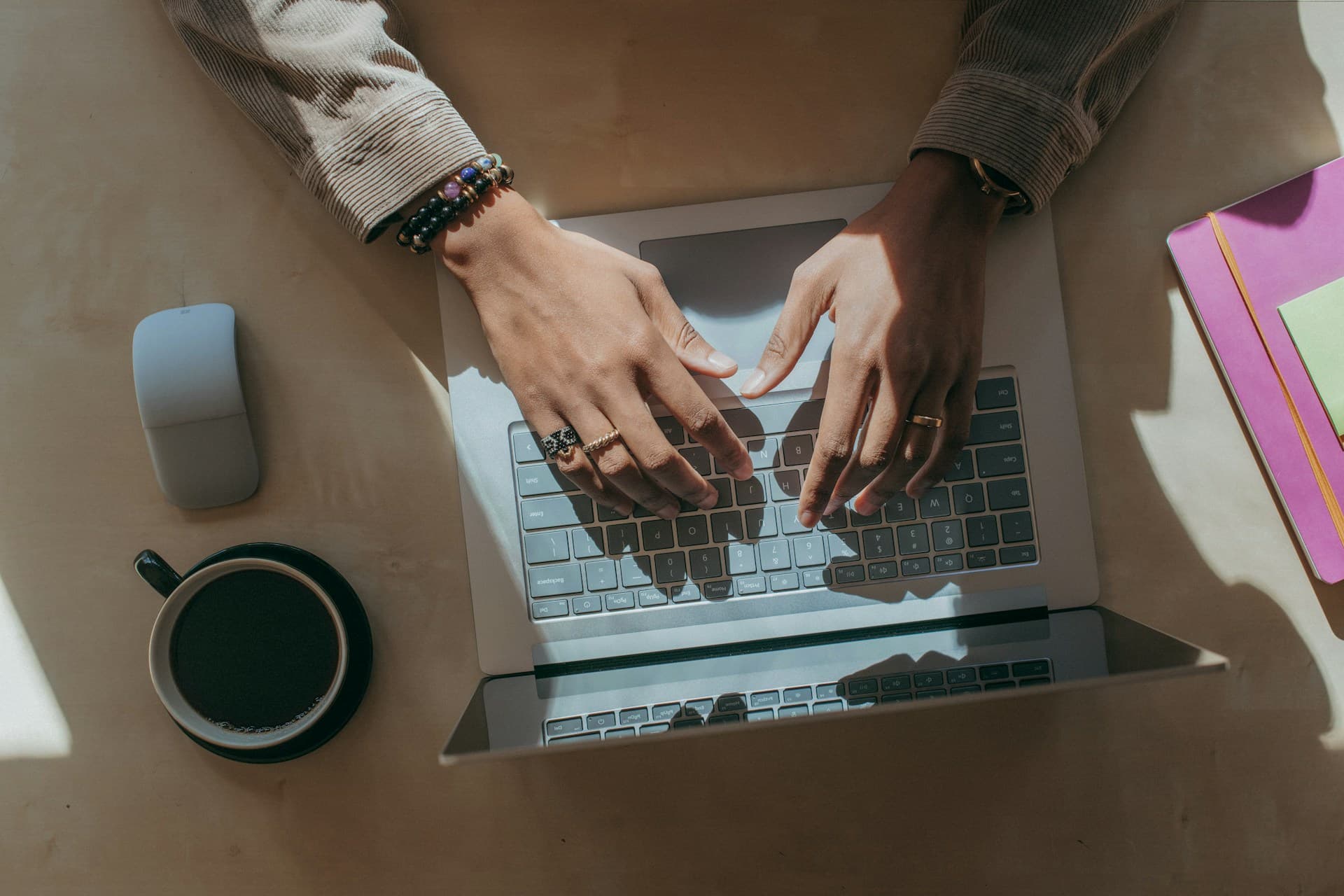 Konsultacja psychologiczna online – kiedy warto rozważyć pierwszą rozmowę ze specjalistą
