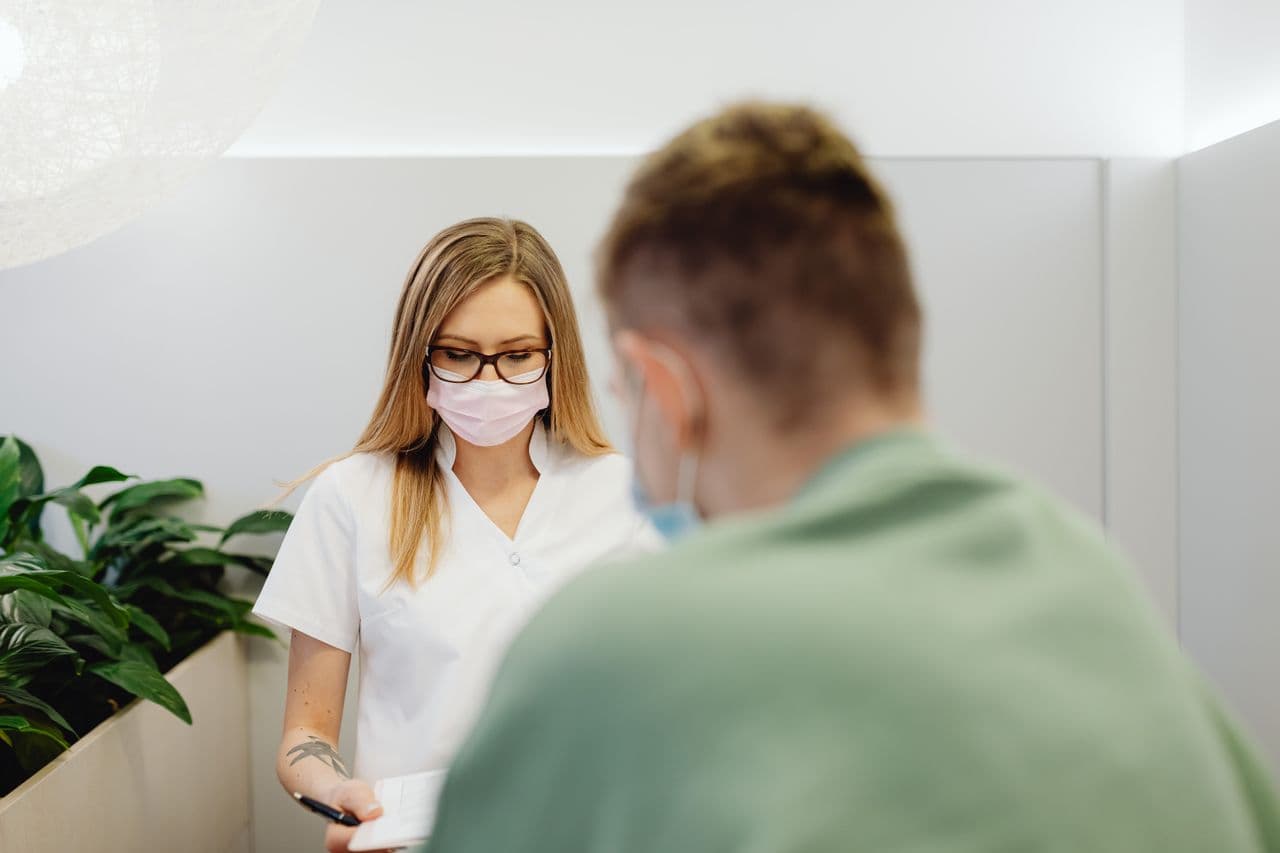 Jak opisać objawy lekarzowi – co przygotować przed konsultacją, aby ułatwić diagnozę